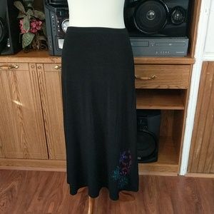 Black Large stretchy skirt with embroidery